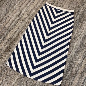Loft Jersey knit chevron maxi skirt size medium petite